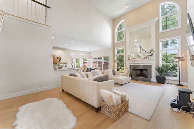 4308 Royal Windyne Court, St. Charles, IL 60174