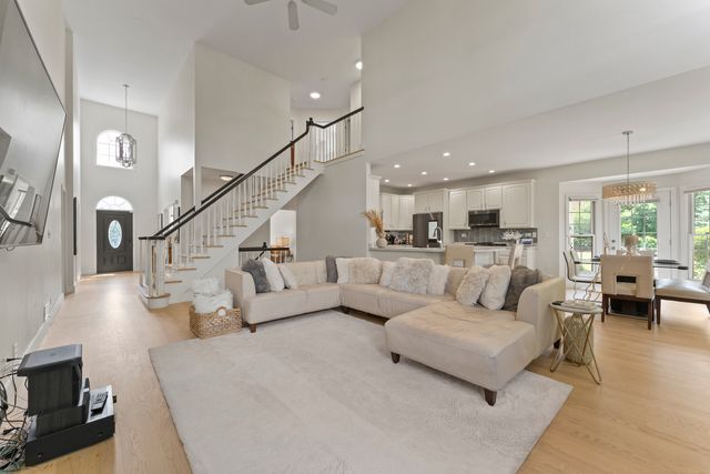 4308 Royal Windyne Court, St. Charles, IL 60174