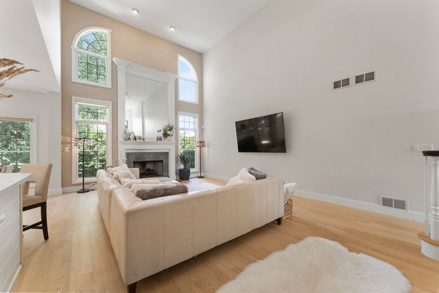 4308 Royal Windyne Court, St. Charles, IL 60174