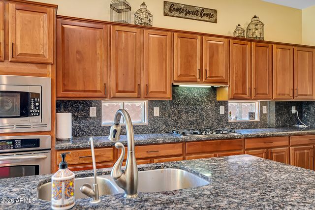 41213 N RIVER BEND Road, Phoenix, AZ 85086