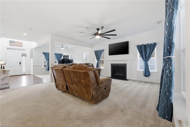 2032 Herons Pointe LN, Suffolk, VA 23434