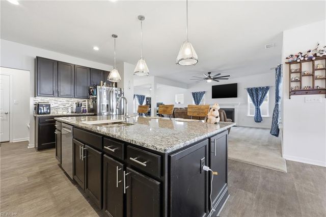 2032 Herons Pointe LN, Suffolk, VA 23434