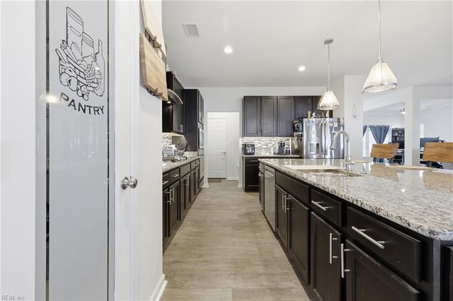 2032 Herons Pointe LN, Suffolk, VA 23434