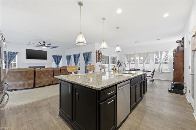 2032 Herons Pointe LN, Suffolk, VA 23434