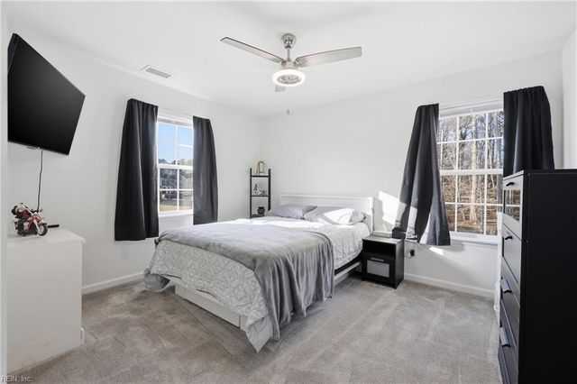 2032 Herons Pointe LN, Suffolk, VA 23434