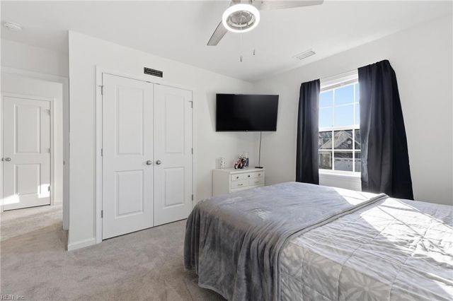 2032 Herons Pointe LN, Suffolk, VA 23434