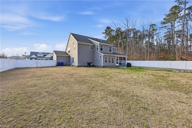 2032 Herons Pointe LN, Suffolk, VA 23434