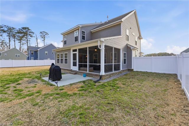 2032 Herons Pointe LN, Suffolk, VA 23434