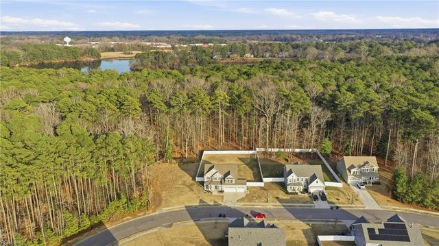 2032 Herons Pointe LN, Suffolk, VA 23434