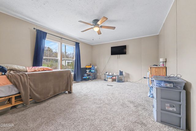 1316 Blue Spruce Way, Newport, TN 37821