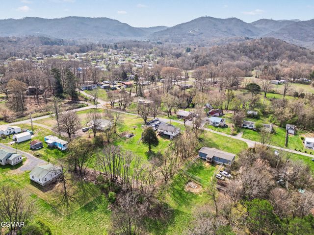 1316 Blue Spruce Way, Newport, TN 37821