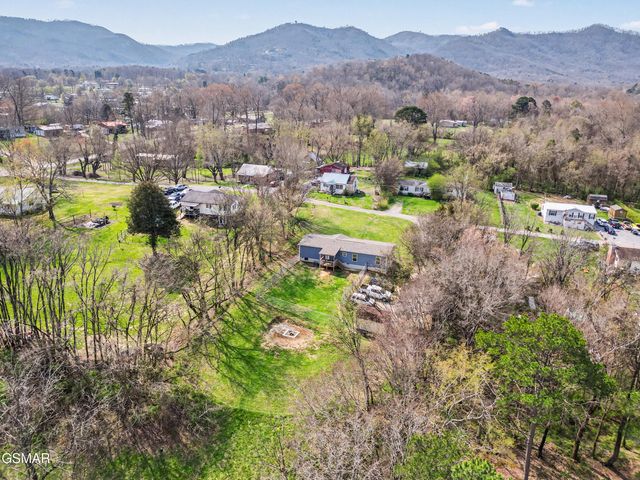 1316 Blue Spruce Way, Newport, TN 37821