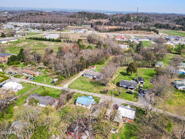 1316 Blue Spruce Way, Newport, TN 37821