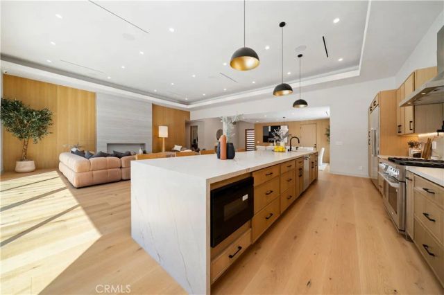 5631 Wilhelmina Avenue, Woodland Hills, CA 91367