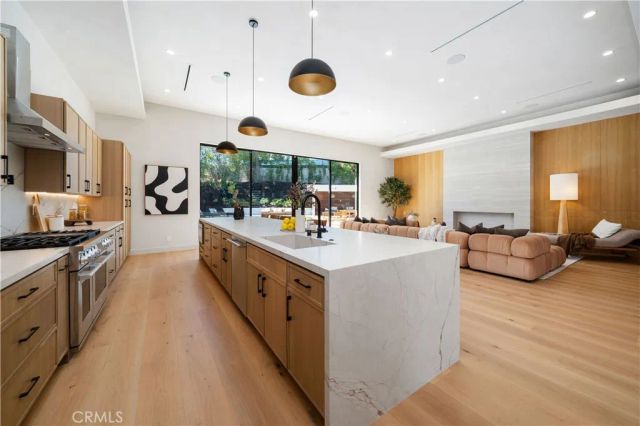 5631 Wilhelmina Avenue, Woodland Hills, CA 91367