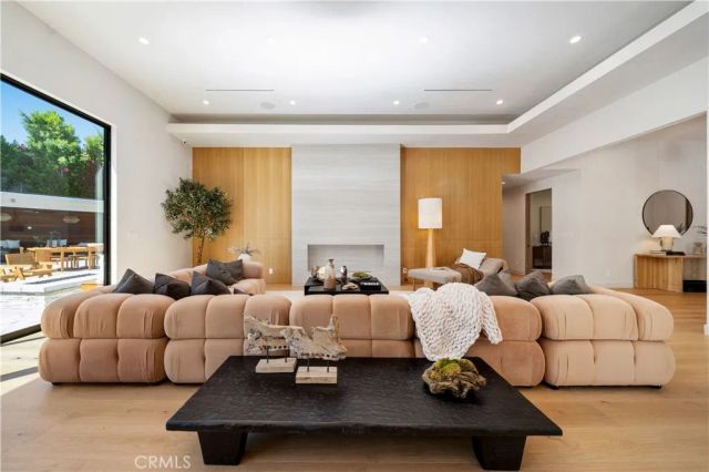 5631 Wilhelmina Avenue, Woodland Hills, CA 91367