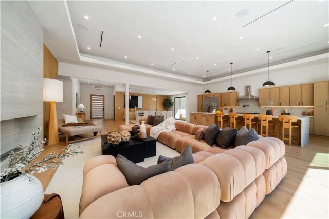 5631 Wilhelmina Avenue, Woodland Hills, CA 91367
