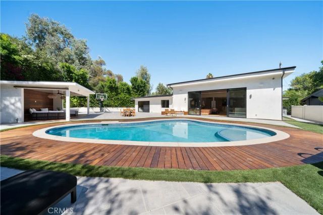 5631 Wilhelmina Avenue, Woodland Hills, CA 91367