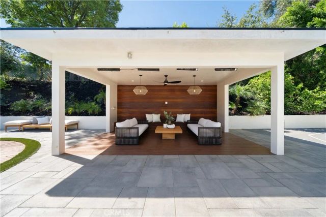 5631 Wilhelmina Avenue, Woodland Hills, CA 91367