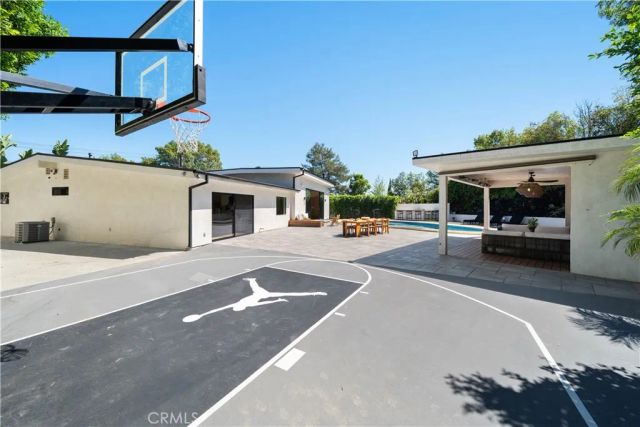 5631 Wilhelmina Avenue, Woodland Hills, CA 91367