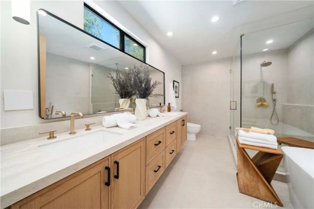 5631 Wilhelmina Avenue, Woodland Hills, CA 91367