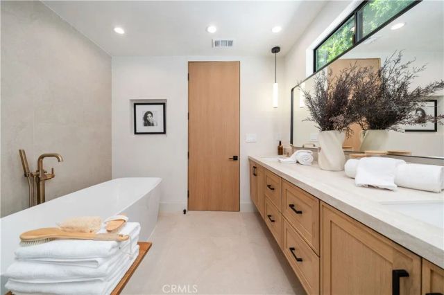 5631 Wilhelmina Avenue, Woodland Hills, CA 91367