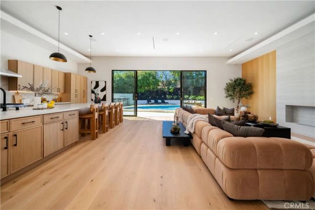 5631 Wilhelmina Avenue, Woodland Hills, CA 91367