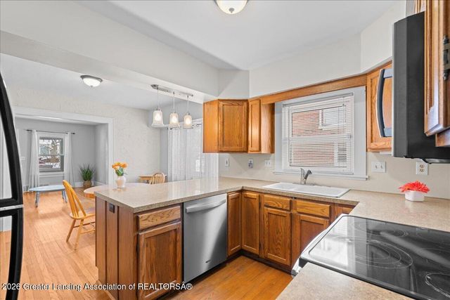 713 N Francis Avenue, Lansing, MI 48912