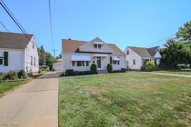 253 E 288th Street, Willowick, OH 44095