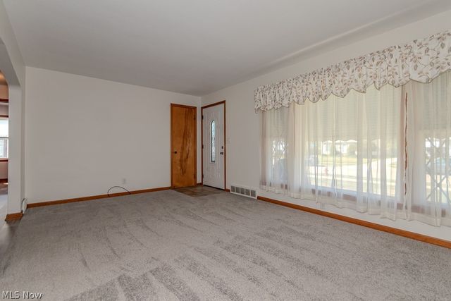 253 E 288th Street, Willowick, OH 44095