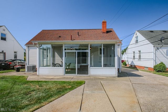 253 E 288th Street, Willowick, OH 44095