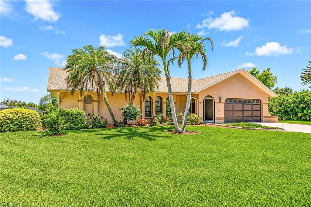 720 Chavers ST E, LEHIGH ACRES, FL 33974 — photo 2
