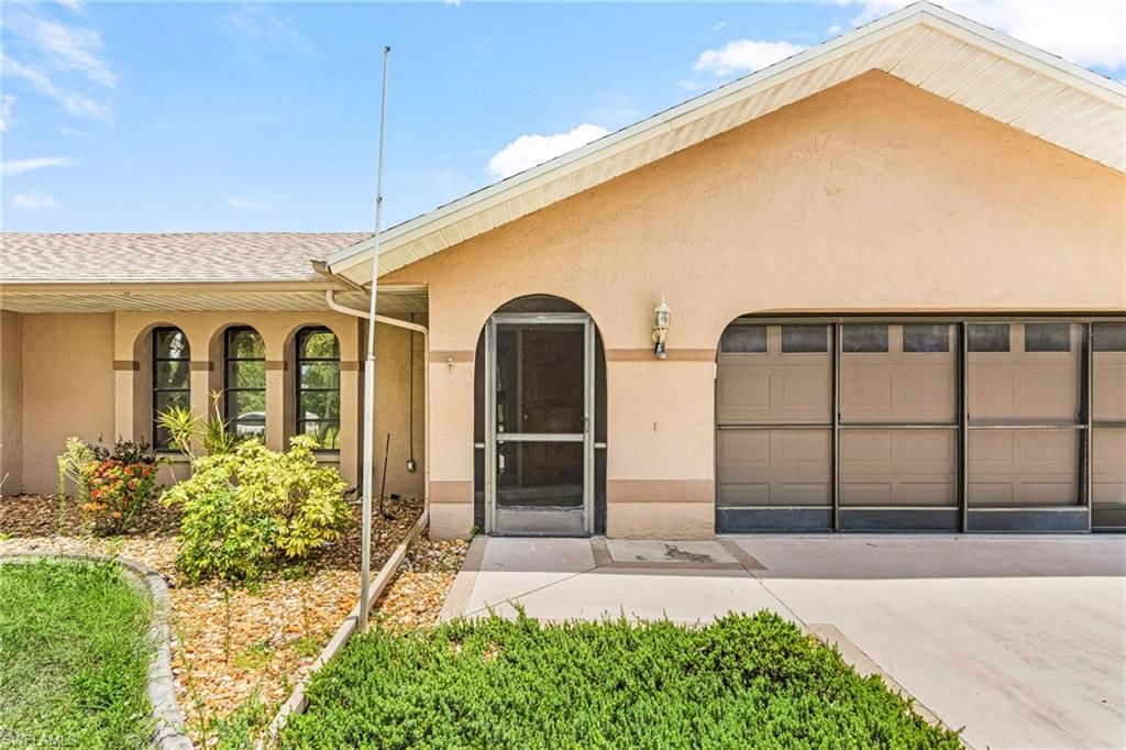 720 Chavers ST E, LEHIGH ACRES, FL 33974 — photo 4