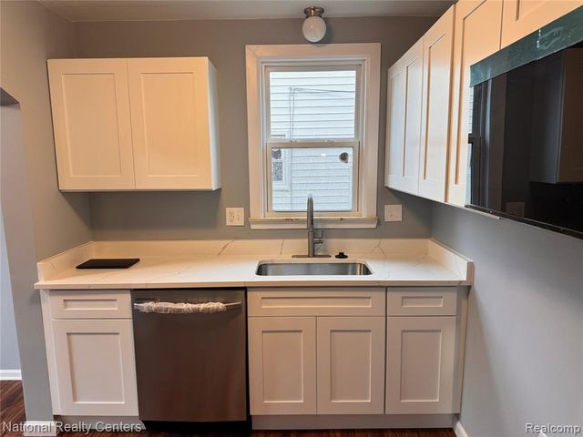 24815 Oxford Street, Dearborn, MI 48124
