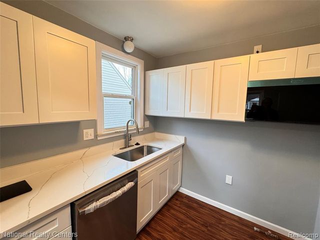 24815 Oxford Street, Dearborn, MI 48124