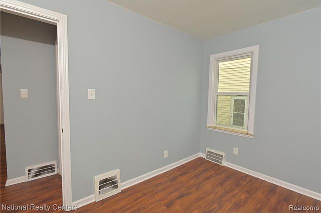 24815 Oxford Street, Dearborn, MI 48124