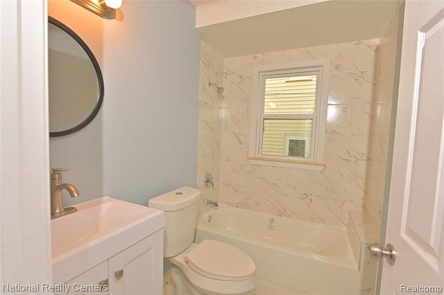 24815 Oxford Street, Dearborn, MI 48124