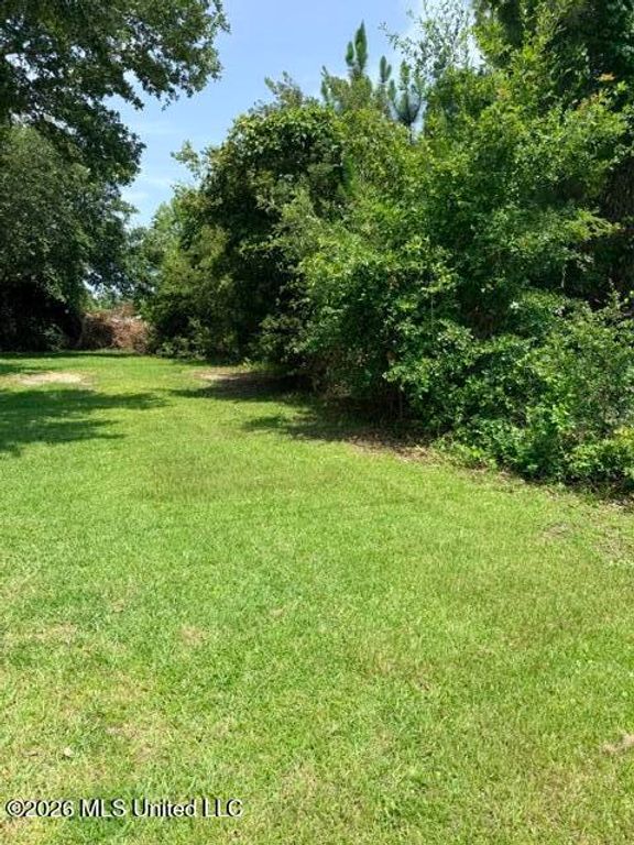 104 Edwards Drive, Pass Christian, MS 39571