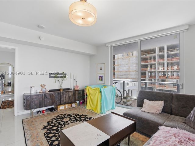 1010 SW 2nd Ave 1009, Miami, FL 33130