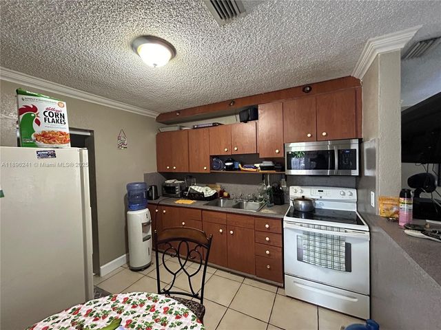 6121 Madison St, Hollywood, FL 33023