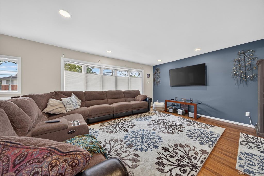 395 Bunker Drive, Oceanside, NY 11572 — photo 4