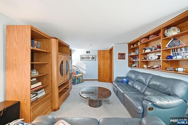 49 Mill Road, Park Ridge, NJ 07656