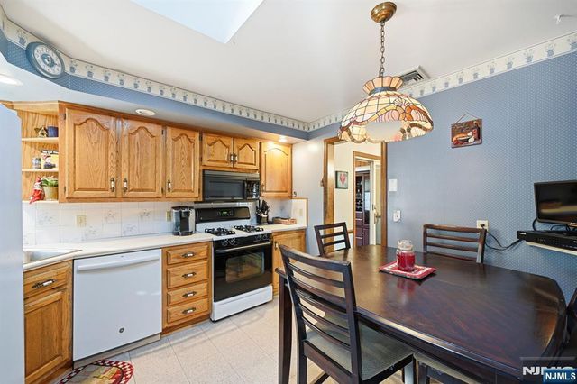 49 Mill Road, Park Ridge, NJ 07656