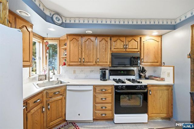 49 Mill Road, Park Ridge, NJ 07656