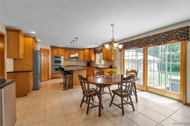 27 Ann Marie Drive, Lancaster, NY 14086