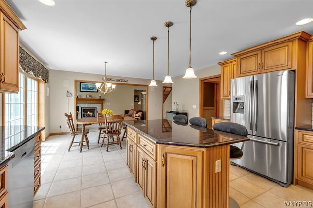 27 Ann Marie Drive, Lancaster, NY 14086