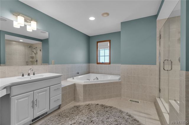 27 Ann Marie Drive, Lancaster, NY 14086