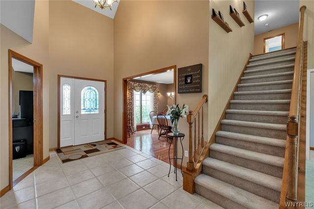 27 Ann Marie Drive, Lancaster, NY 14086