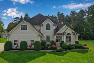27 Ann Marie Drive, Lancaster, NY 14086