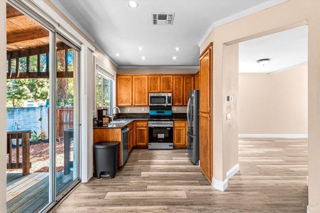 266 Tamarisk Cir, Suisun City, CA 94585